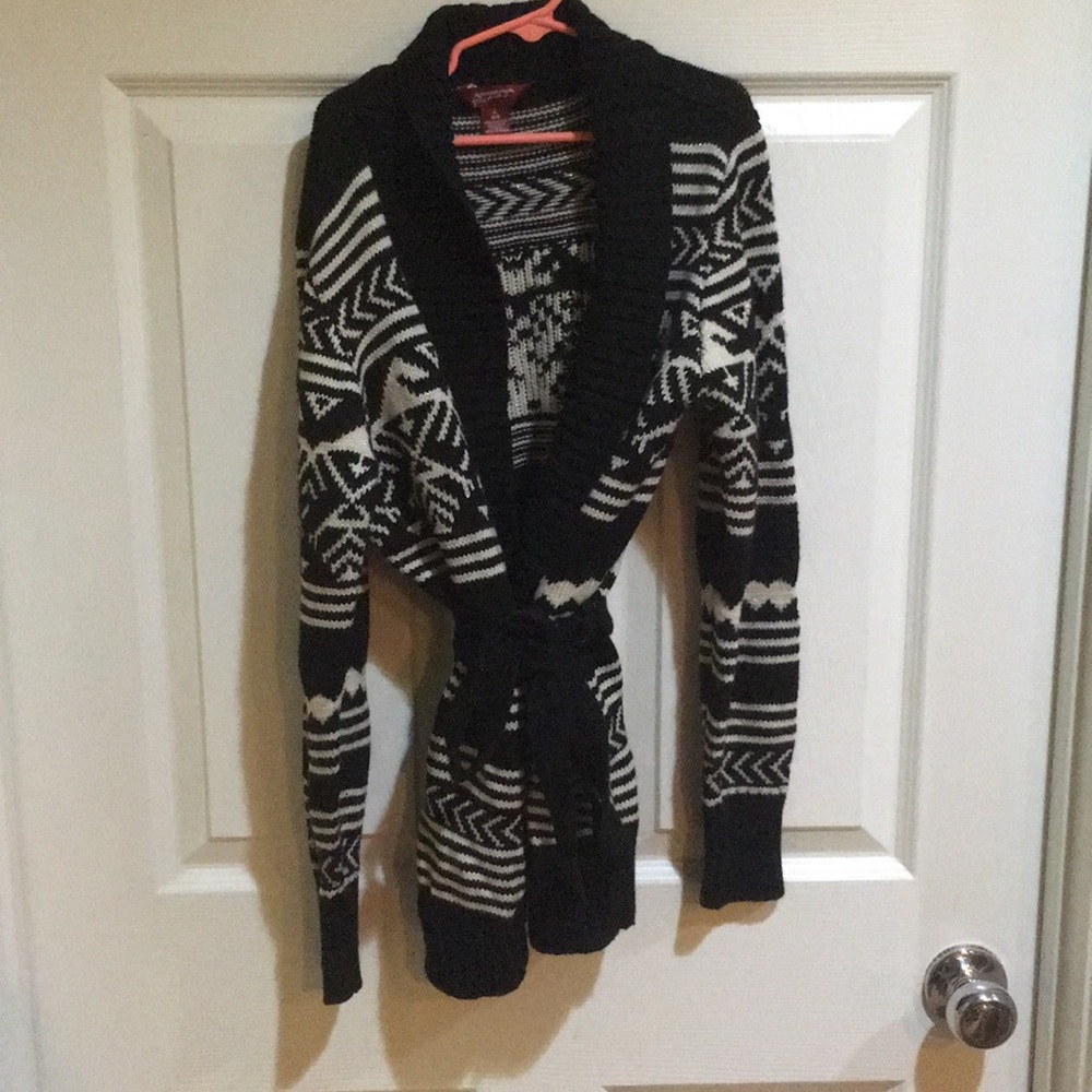 black and white patterned cardigan with belt